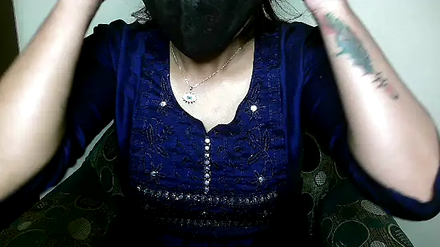 Snapshot of Princess_noorjahan chatting on 02-11-25, 05:05 Princess noorjahan online show from 02-11-25, 05:05