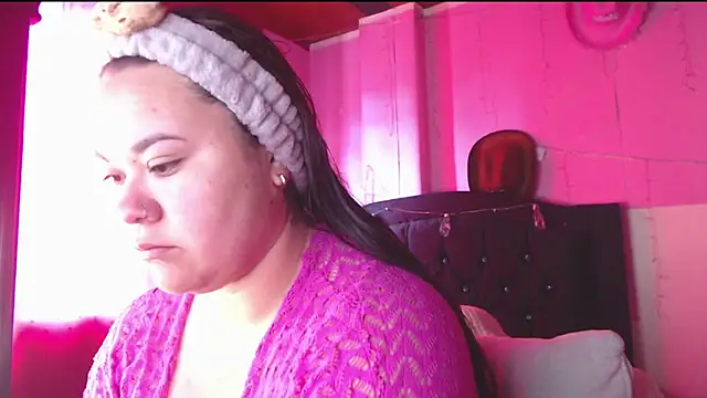 NikkiRous  online show from 04-09-26, 01:49