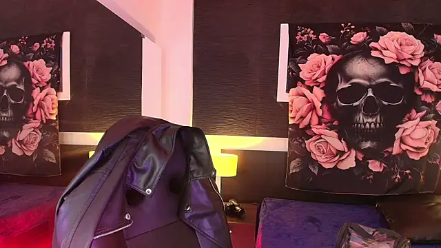 EvaaFoxxy1 online show from 04-06-26, 12:39