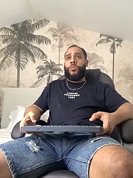 Snapshot of boy__ofc chatting on 10-28-25, 06:32 boy ofc online show from 10-28-25, 06:32