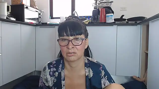 Snapshot of HellenLatin chatting on 06-04-26, 05:08 HellenLatin online show from 06-04-26, 05:08