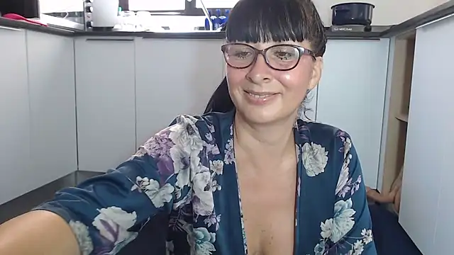 Snapshot of HellenLatin chatting on 06-05-26, 03:29 HellenLatin online show from 06-05-26, 03:29