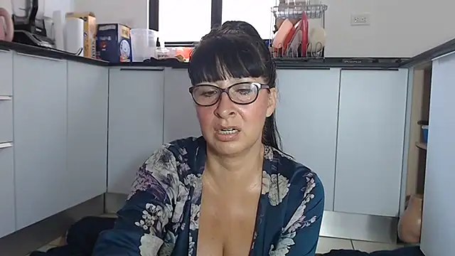 Snapshot of HellenLatin chatting on 06-26-26, 03:38 HellenLatin online show from 06-26-26, 03:38