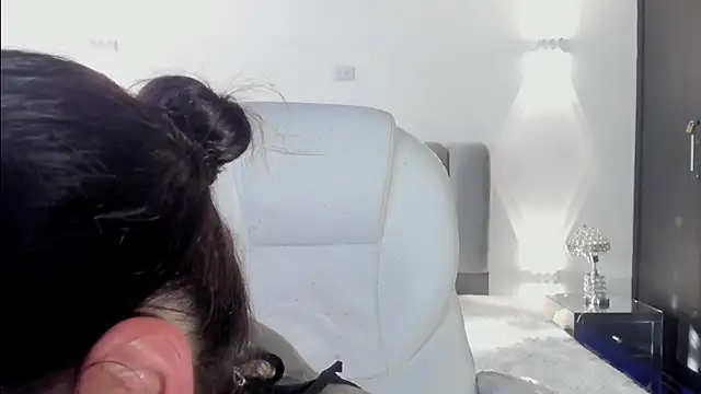 AnnyThompson  online show from 02-12-26, 10:05