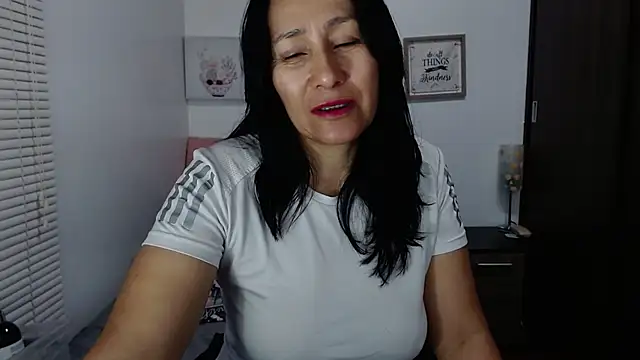 Snapshot of Maira_B chatting on 02-10-26, 11:47 Maira B online show from 02-10-26, 11:47