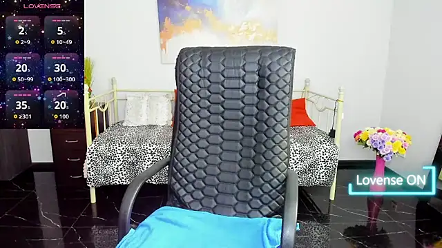 Julia Dean online show from 11-28-25, 01:14