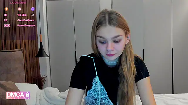 Molly sweetie online show from 11-18-25, 07:13