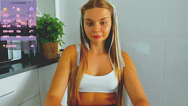 Snapshot of Molly_sweetie chatting on 06-27-26, 12:22 Molly sweetie online show from 06-27-26, 12:22