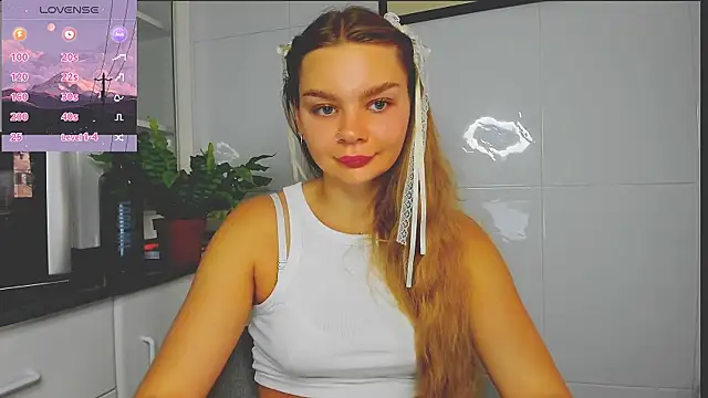 Snapshot of Molly_sweetie chatting on 07-18-26, 06:39 Molly sweetie online show from 07-18-26, 06:39