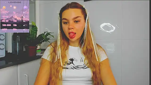 Snapshot of Molly_sweetie chatting on 07-19-26, 06:28 Molly sweetie online show from 07-19-26, 06:28