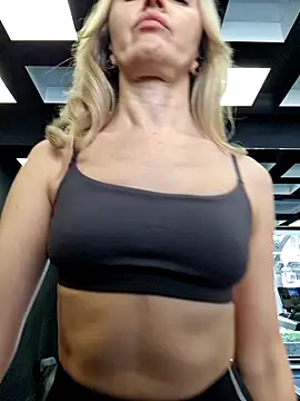 Snapshot of Miss____Mia_ chatting on 02-04-25, 12:11 Miss    Mia  online show from 02-04-25, 12:11