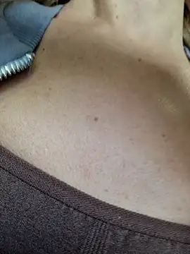 Snapshot of Miss____Mia_ chatting on 02-13-25, 12:00 Miss    Mia  online show from 02-13-25, 12:00