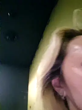 Snapshot of Miss____Mia_ chatting on 02-14-25, 04:52 Miss    Mia  online show from 02-14-25, 04:52