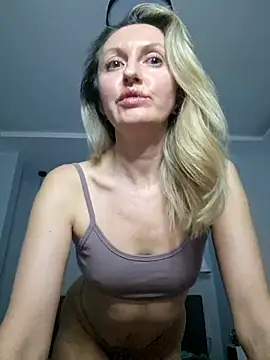 Snapshot of Miss____Mia_ chatting on 03-05-25, 05:50 Miss    Mia  online show from 03-05-25, 05:50