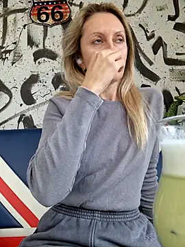 Snapshot of Miss____Mia_ chatting on 10-01-25, 12:11 Miss    Mia  online show from 10-01-25, 12:11