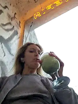 Snapshot of Miss____Mia_ chatting on 10-13-25, 01:44 Miss    Mia  online show from 10-13-25, 01:44