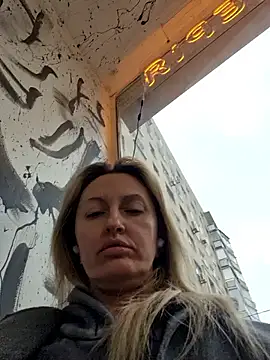 Snapshot of Miss____Mia_ chatting on 10-15-25, 12:05 Miss    Mia  online show from 10-15-25, 12:05