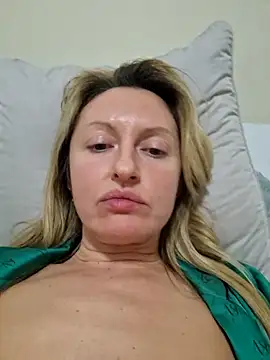 Miss    Mia  online show from 12-14-25, 07:29