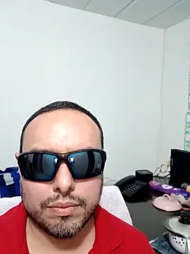 Snapshot of ElSunEagle chatting on 03-22-26, 04:05 ElSunEagle online show from 03-22-26, 04:05