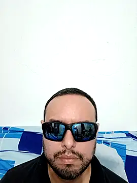 Snapshot of ElSunEagle chatting on 03-29-26, 02:00 ElSunEagle online show from 03-29-26, 02:00