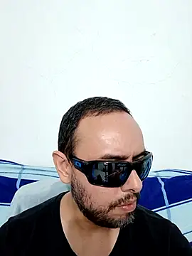 Snapshot of ElSunEagle chatting on 04-02-26, 01:58 ElSunEagle online show from 04-02-26, 01:58