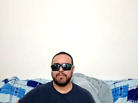 Snapshot of ElSunEagle chatting on 04-08-26, 02:11 ElSunEagle online show from 04-08-26, 02:11