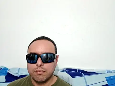 Snapshot of ElSunEagle chatting on 04-11-26, 03:00 ElSunEagle online show from 04-11-26, 03:00