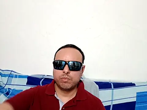 Snapshot of ElSunEagle chatting on 04-12-26, 02:27 ElSunEagle online show from 04-12-26, 02:27