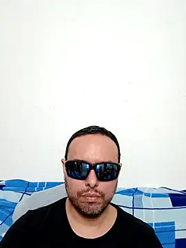 Snapshot of ElSunEagle chatting on 04-18-26, 02:26 ElSunEagle online show from 04-18-26, 02:26