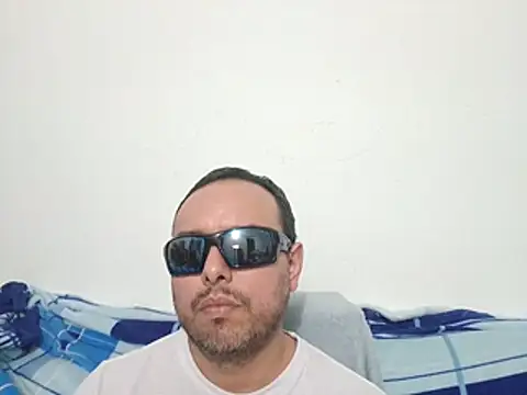Snapshot of ElSunEagle chatting on 04-19-26, 02:11 ElSunEagle online show from 04-19-26, 02:11