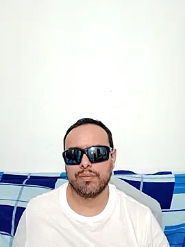 Snapshot of ElSunEagle chatting on 04-23-26, 02:46 ElSunEagle online show from 04-23-26, 02:46