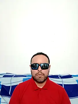 Snapshot of ElSunEagle chatting on 04-26-26, 02:31 ElSunEagle online show from 04-26-26, 02:31