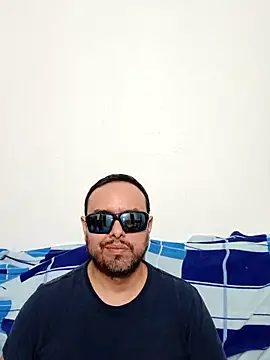 Snapshot of ElSunEagle chatting on 04-27-26, 02:31 ElSunEagle online show from 04-27-26, 02:31