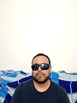 Snapshot of ElSunEagle chatting on 04-29-26, 02:37 ElSunEagle online show from 04-29-26, 02:37