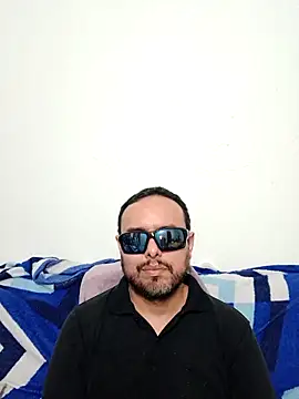 Snapshot of ElSunEagle chatting on 05-04-26, 02:40 ElSunEagle online show from 05-04-26, 02:40