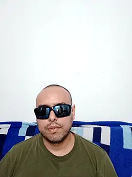 Snapshot of ElSunEagle chatting on 05-14-26, 02:29 ElSunEagle online show from 05-14-26, 02:29
