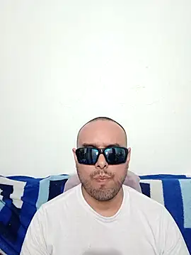 Snapshot of ElSunEagle chatting on 05-15-26, 03:02 ElSunEagle online show from 05-15-26, 03:02