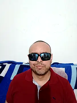 Snapshot of ElSunEagle chatting on 05-16-26, 02:30 ElSunEagle online show from 05-16-26, 02:30