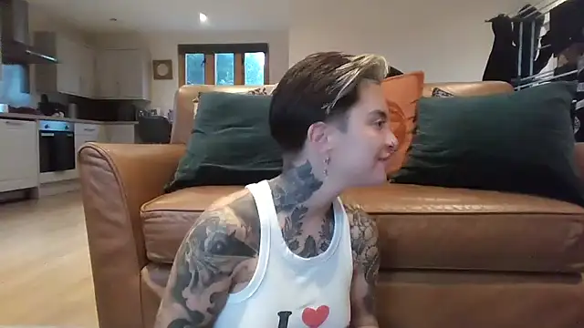 Rubyrichhxo online show from 11-18-25, 09:47