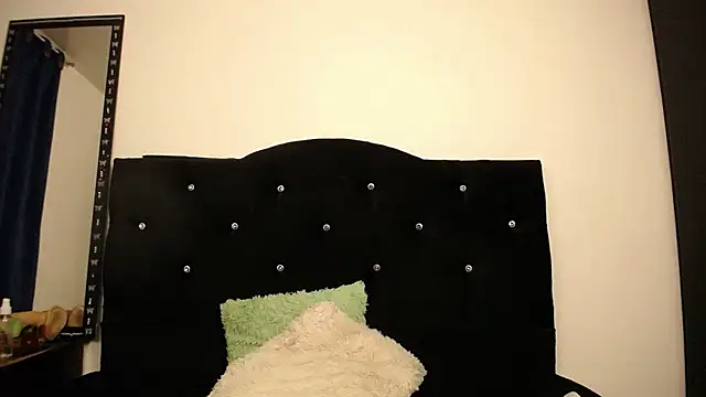 Snapshot of sweet_skylove_ chatting on 06-27-26, 01:10 sweet skylove online show from 06-27-26, 01:10
