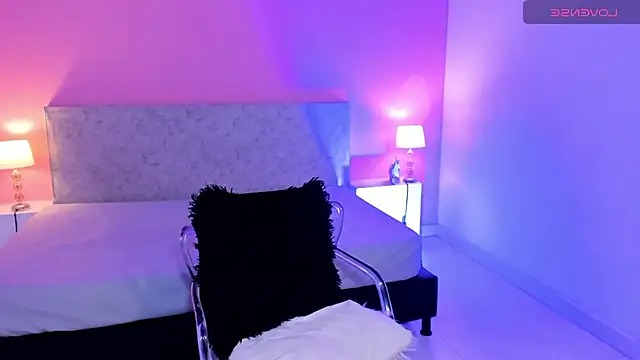 BlakmillerrGilson online show from 09-19-25, 07:47