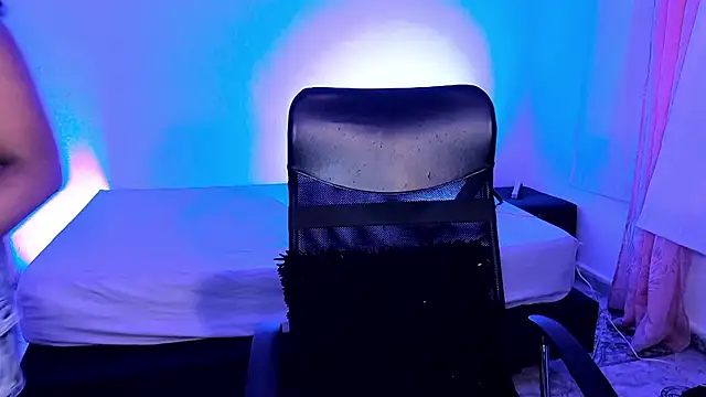 BlakmillerrGilson online show from 04-10-26, 08:13