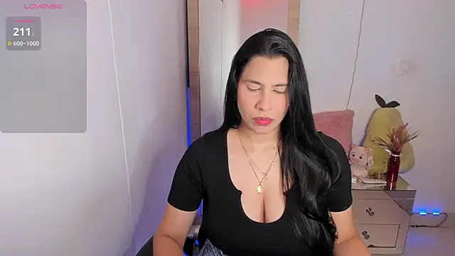 Snapshot of hellensexy chatting on 09-29-25, 09:08 hellensexy online show from 09-29-25, 09:08