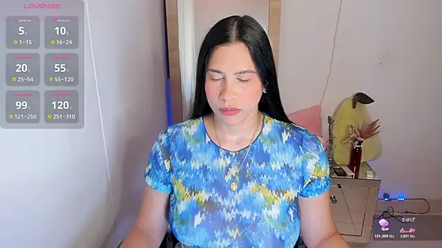 Snapshot of hellensexy chatting on 07-13-26, 10:12 hellensexy online show from 07-13-26, 10:12