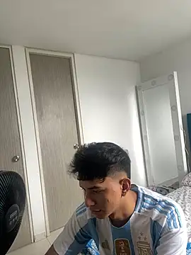 Snapshot of Leonarrrd_01 chatting on 02-27-25, 05:47 Leonarrrd 01 online show from 02-27-25, 05:47