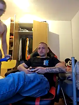 Snapshot of magicSeX4You chatting on 10-07-25, 09:45 magicSeX4You online show from 10-07-25, 09:45