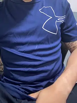 Snapshot of elpollo17 chatting on 11-10-25, 02:54 elpollo17 online show from 11-10-25, 02:54