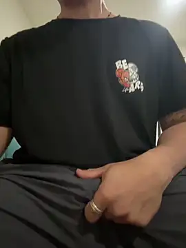 Snapshot of elpollo17 chatting on 11-13-25, 12:09 elpollo17 online show from 11-13-25, 12:09