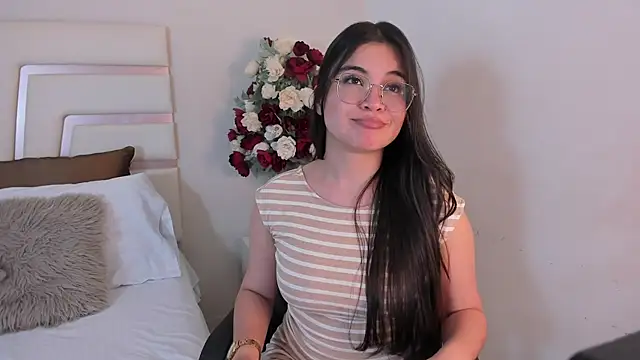 CamilaSofiia online show from 02-04-25, 10:34