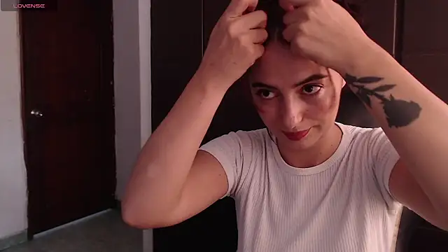 Kate lorens9 online show from 12-17-24, 06:20